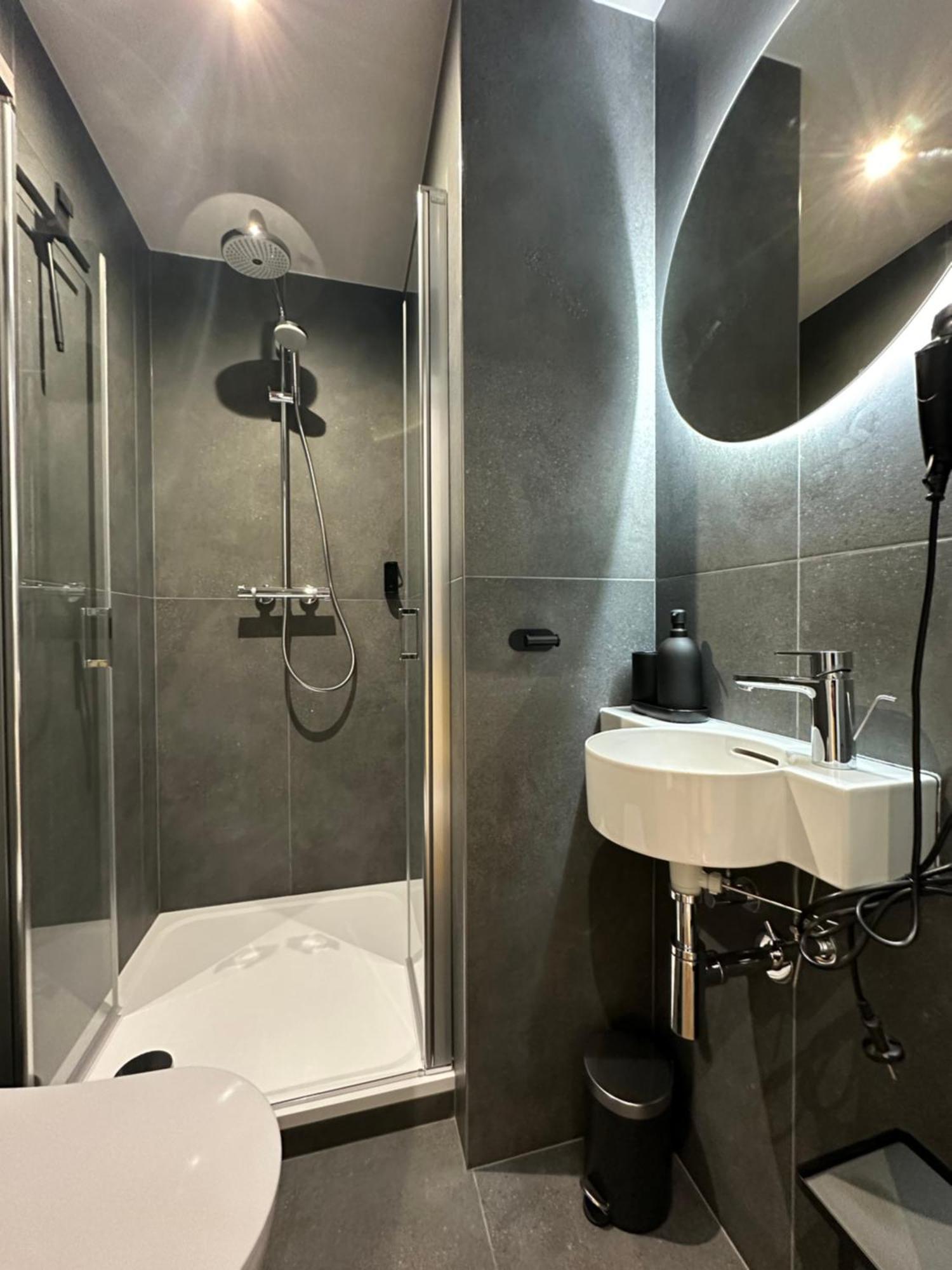 Botanique Rooms With Sauna By Homester برنو الغرفة الصورة